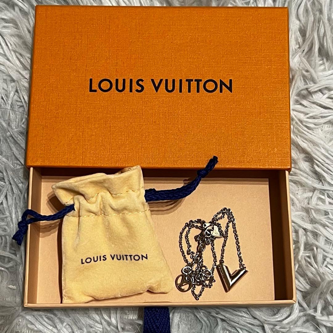 LOUIS VUITTON ルイヴィトン Vモチーフ ネックレス シルバー