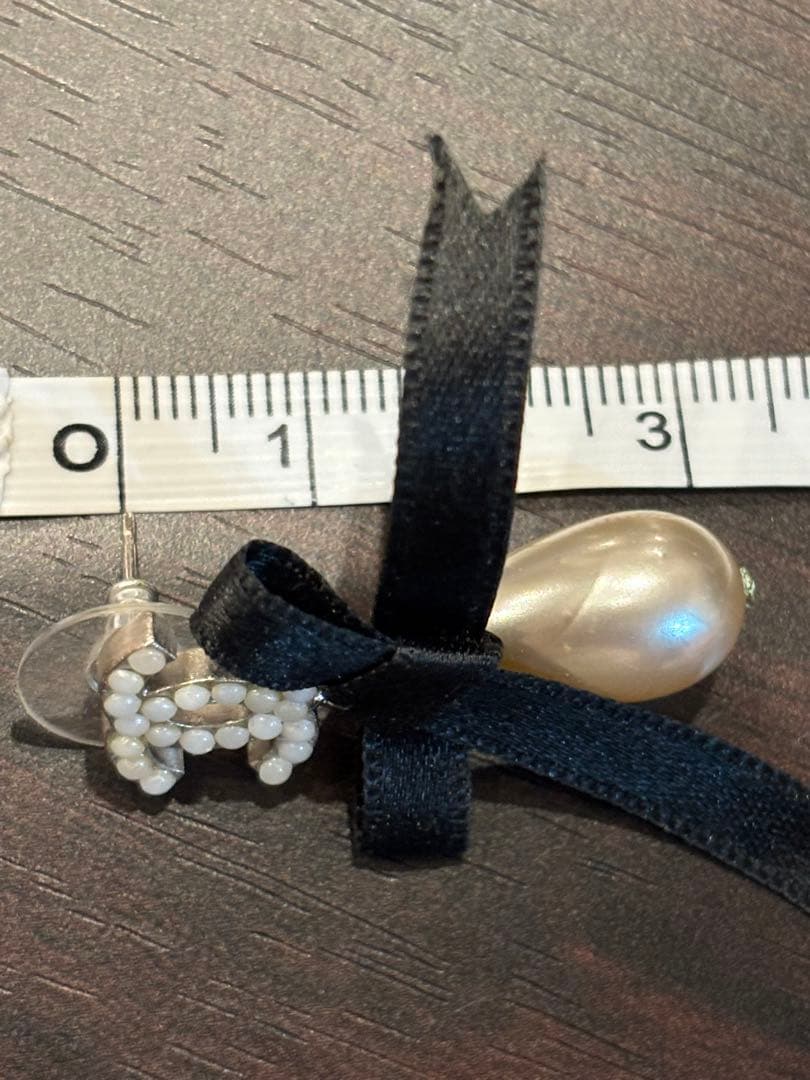 CHANEL パール型ピアス CCロゴ付き