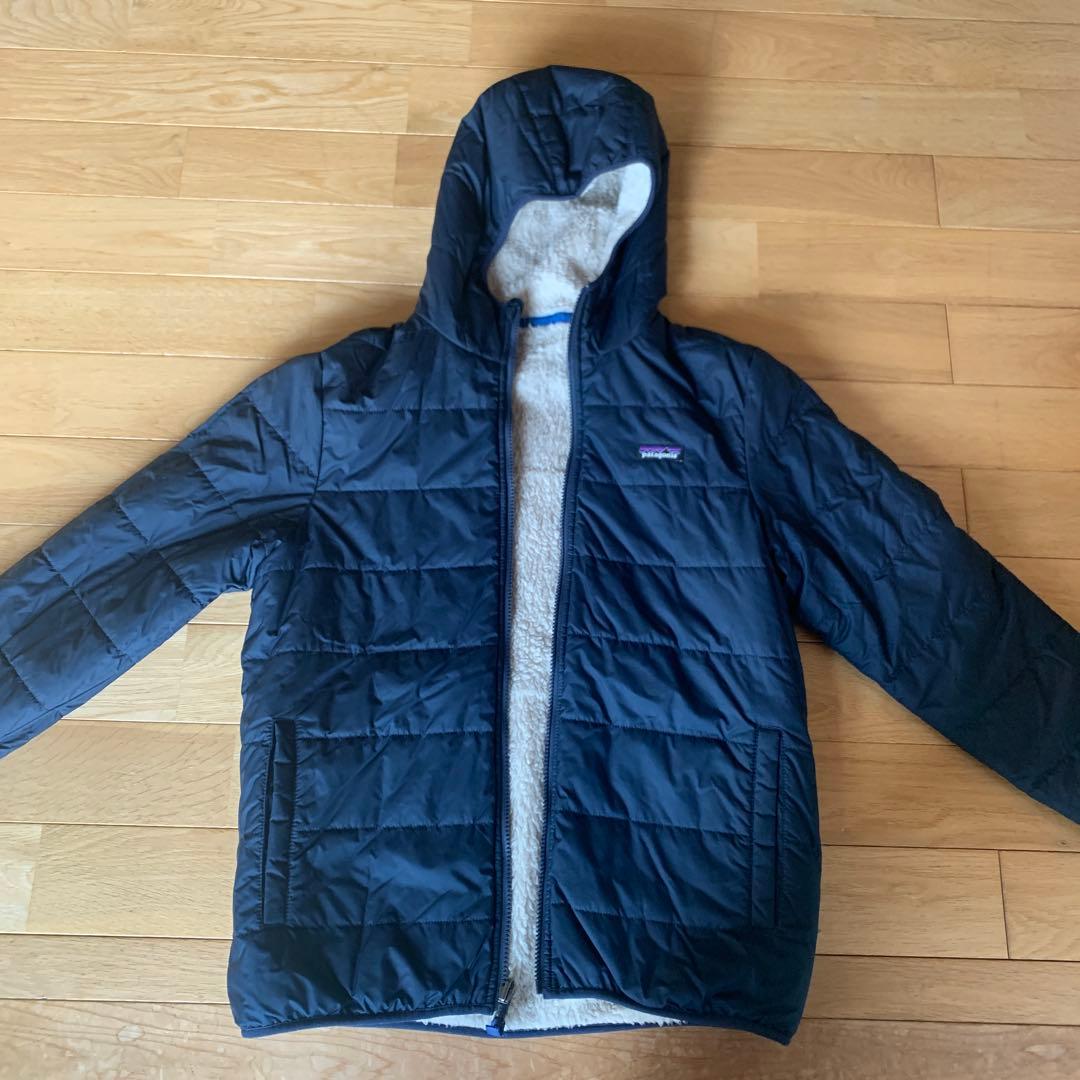 Patagonia フリースリバーシブルフード付きジャケットクリーム色（紺色）