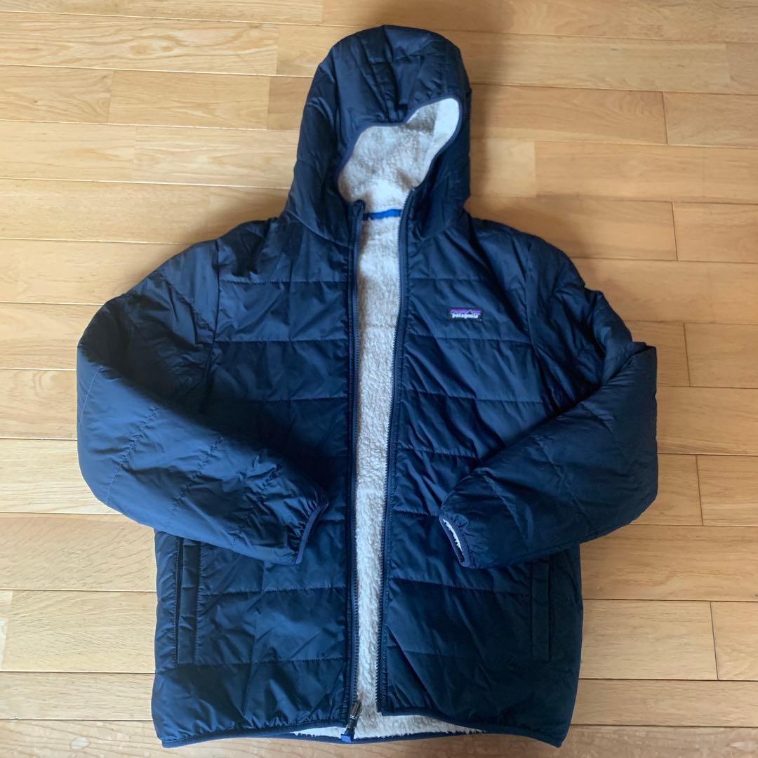 Patagonia フリースリバーシブルフード付きジャケットクリーム色（紺色）