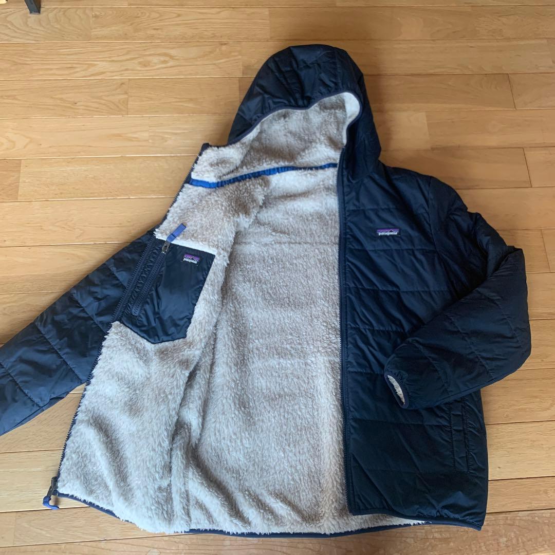 Patagonia フリースリバーシブルフード付きジャケットクリーム色（紺色）