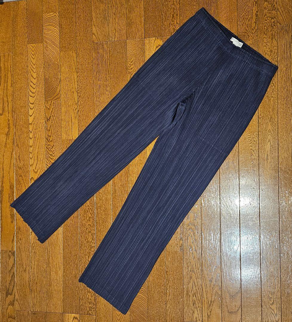 プリーツプリーズ　イッセイミヤケ　パンツ　ボトムス