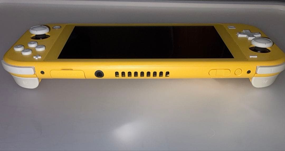 ニンテンドースイッチ　ライト　イエロー