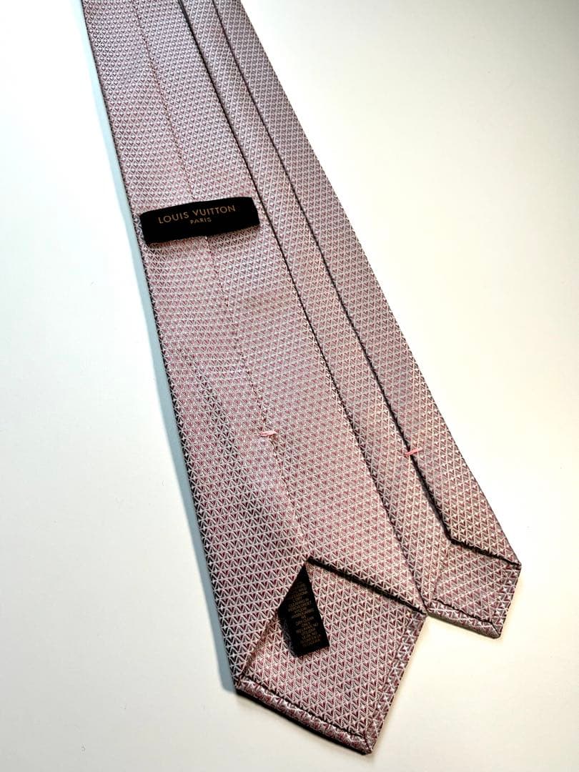 ✨極美品✨LOUIS VUITTON ルイヴィトン　ネクタイ　ダイヤモンドV