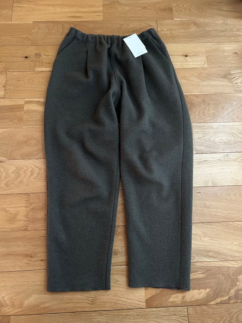 evameva 2025 プレスウールパンツ