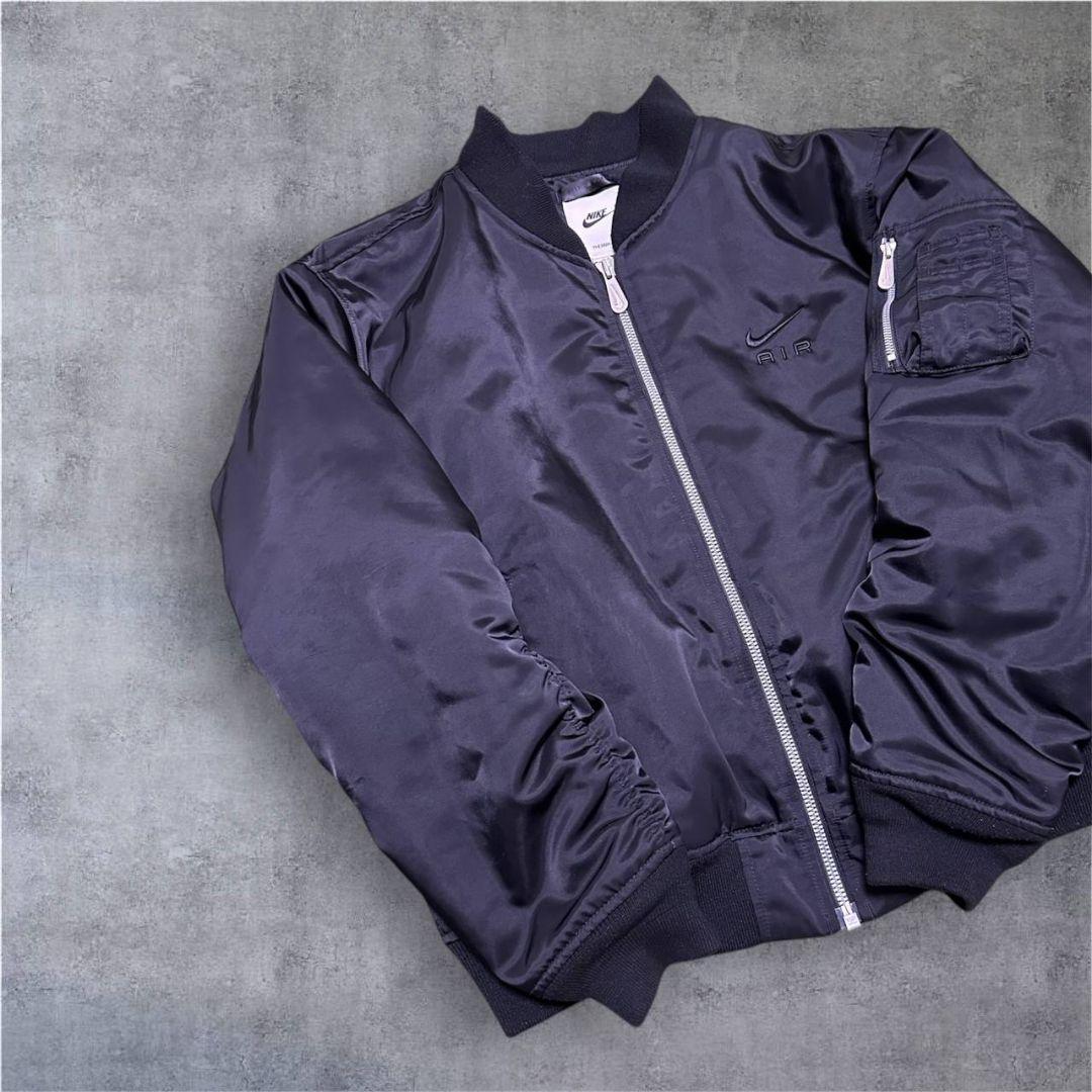 NIKE 背面ロゴ ボンバージャケット MA-1 メンズ 黒 短丈 ダウン