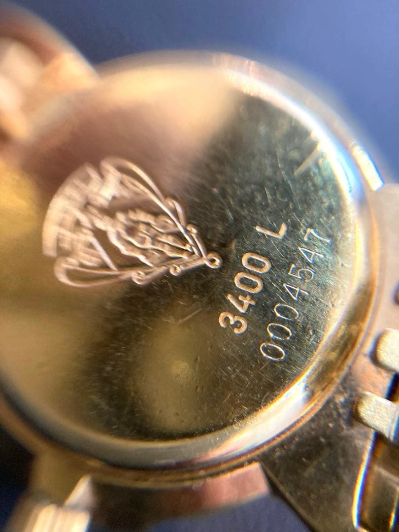 1/10まで出品‼️GUCCIグッチ腕時計(クォーツ) 文字盤シェル電池新品