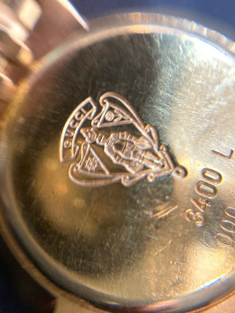 1/10まで出品‼️GUCCIグッチ腕時計(クォーツ) 文字盤シェル電池新品