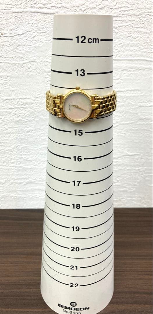 1/10まで出品‼️GUCCIグッチ腕時計(クォーツ) 文字盤シェル電池新品