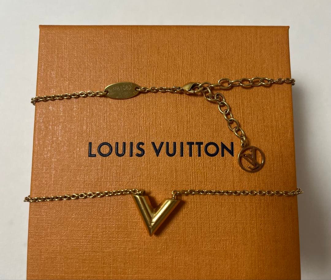LOUIS VUITTON エッセンシャルV ネックレス　M61083