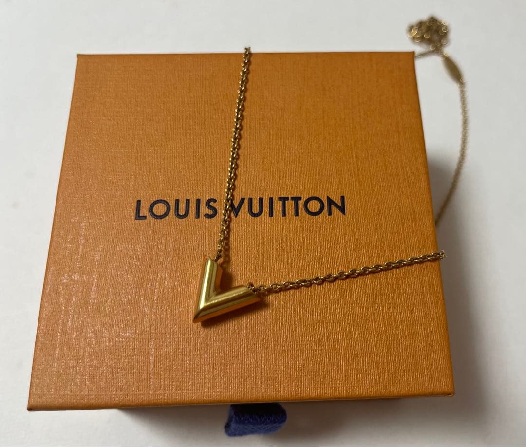 LOUIS VUITTON エッセンシャルV ネックレス　M61083