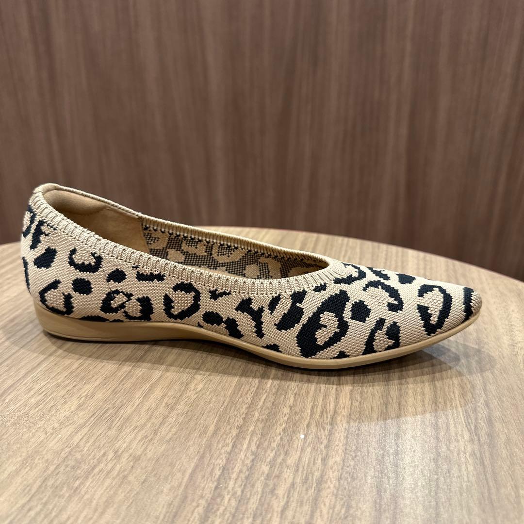 【未使用美品】VIVAIAポインテッドトゥ　フラットシューズ 37（23.5）