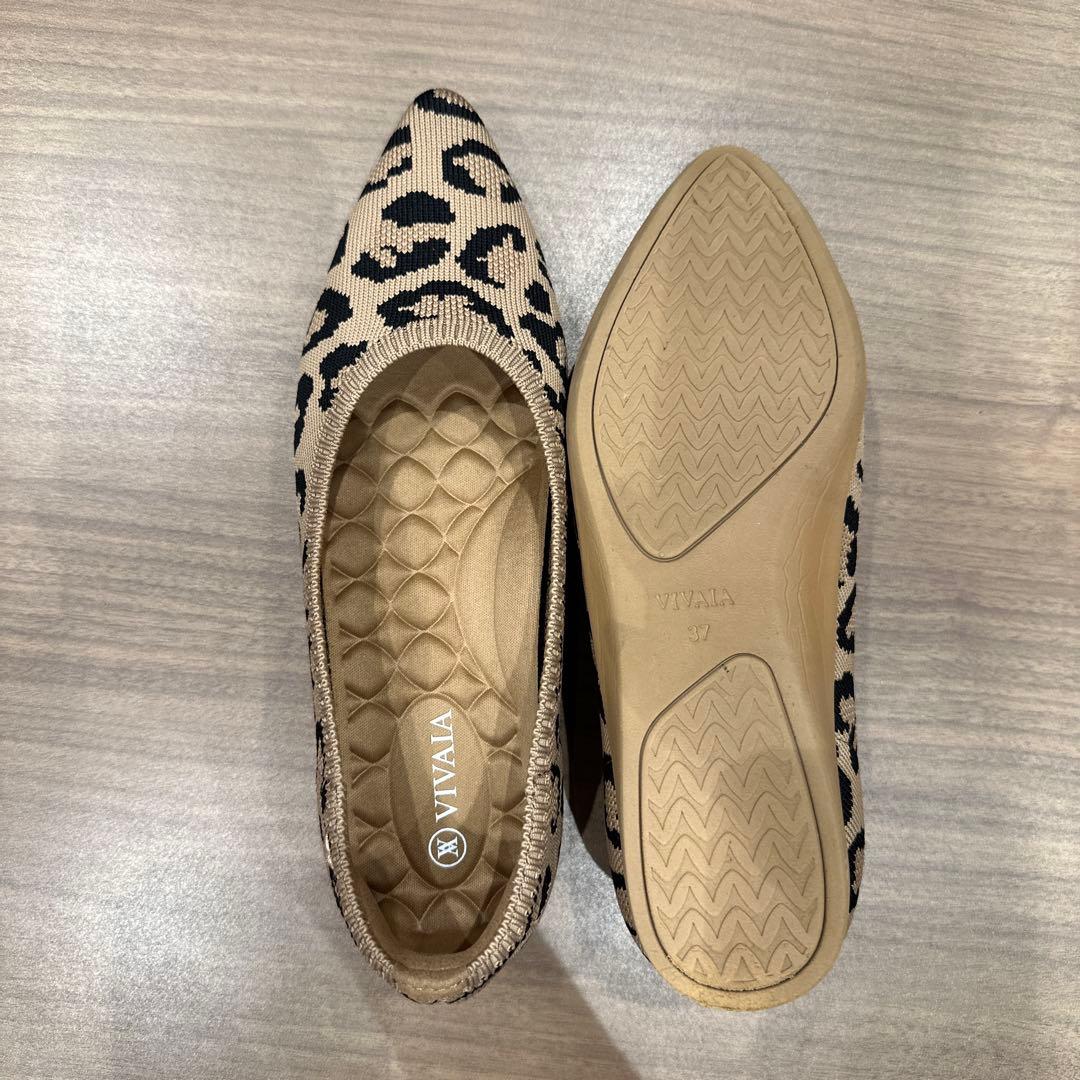 【未使用美品】VIVAIAポインテッドトゥ　フラットシューズ 37（23.5）