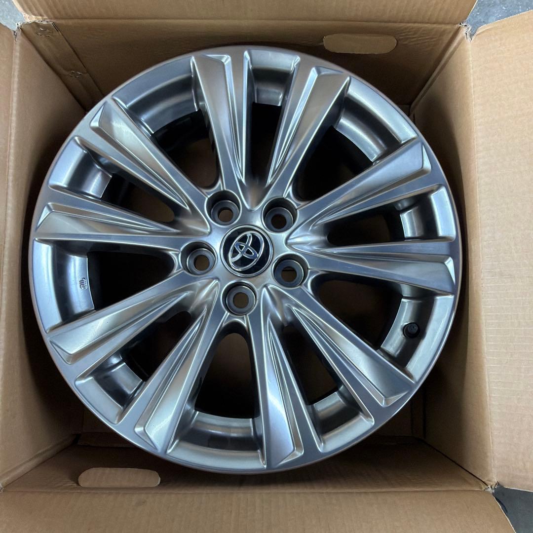 プリウス　ヴェルファイア　アルファード　18インチ　トヨタ