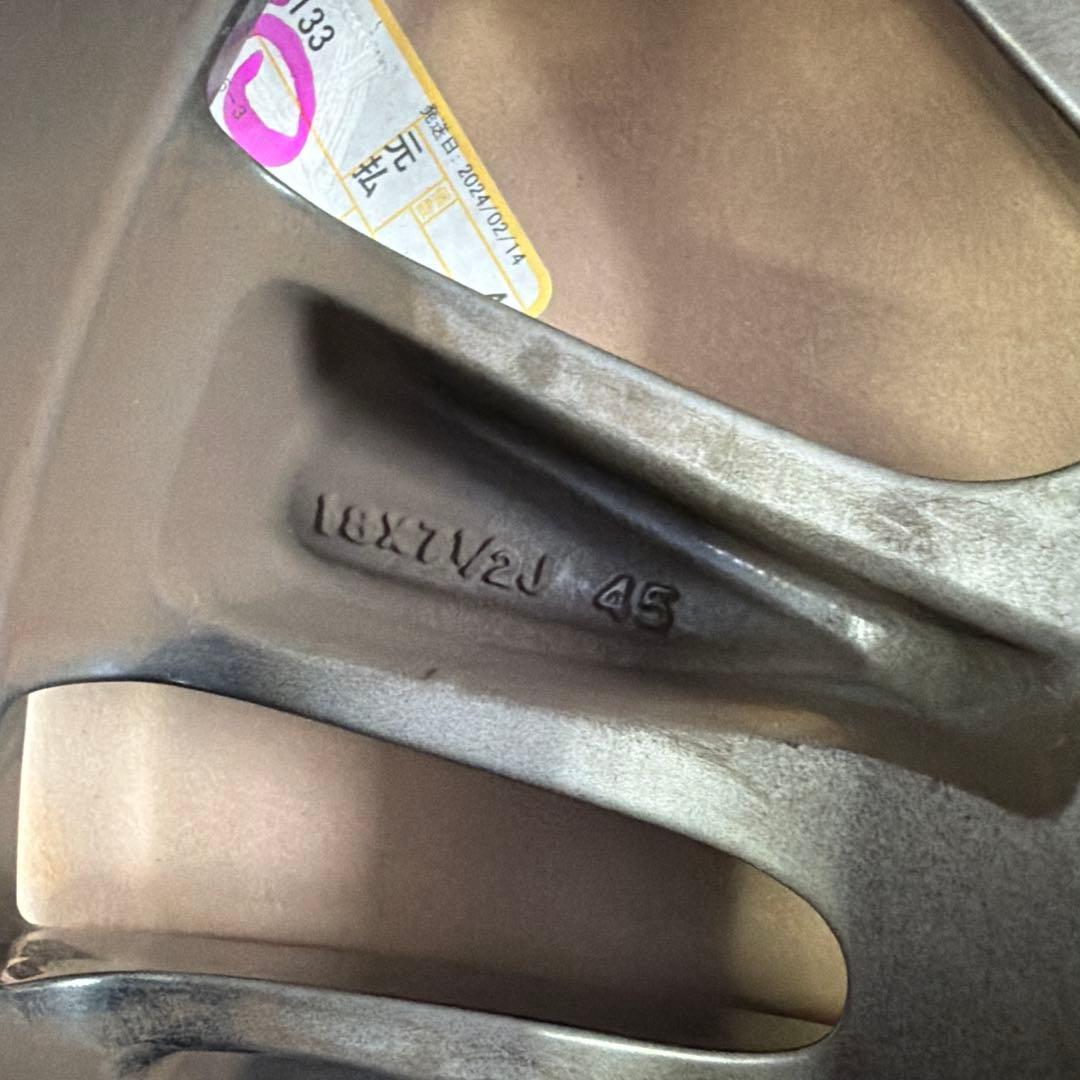 プリウス　ヴェルファイア　アルファード　18インチ　トヨタ