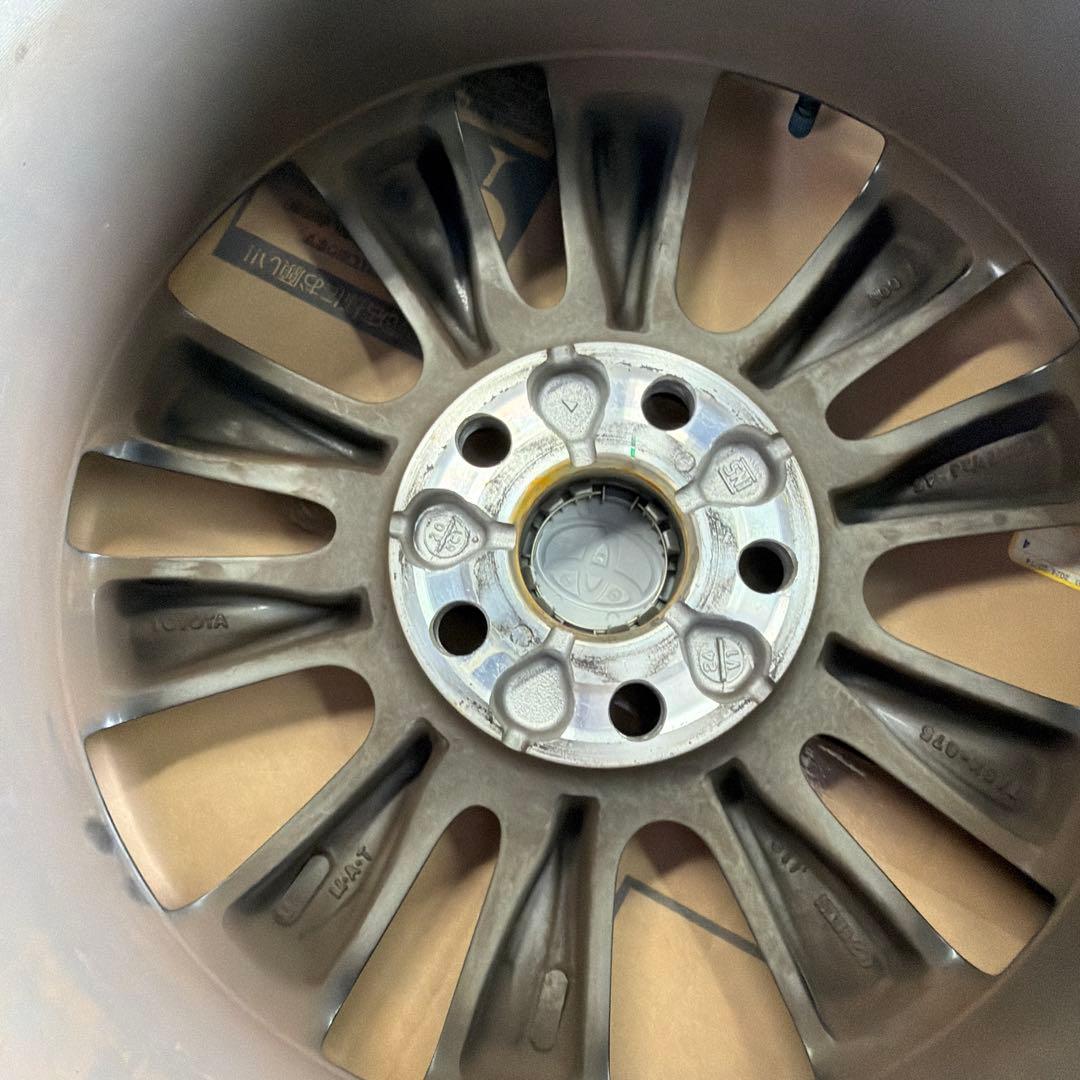 プリウス　ヴェルファイア　アルファード　18インチ　トヨタ