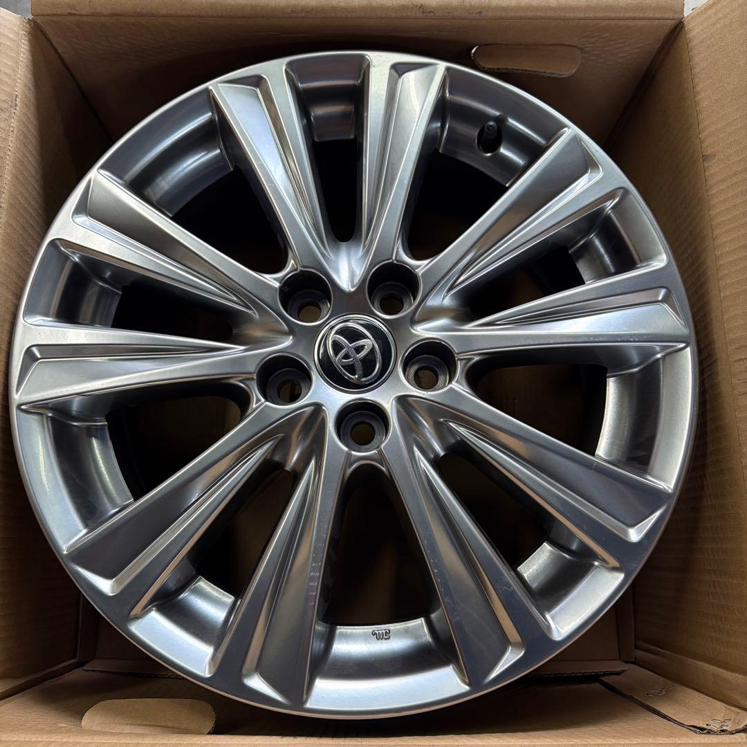 プリウス　ヴェルファイア　アルファード　18インチ　トヨタ