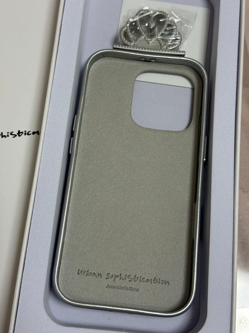 Urban Sophistication iPhoneケース16pro ティアラ