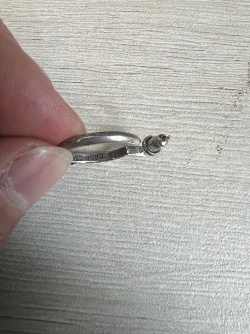 クロムハーツCHタイニークロスフープピアス