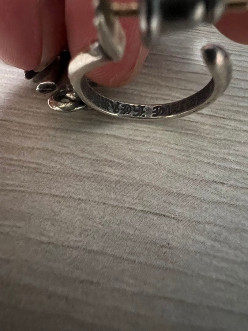 クロムハーツCHタイニークロスフープピアス