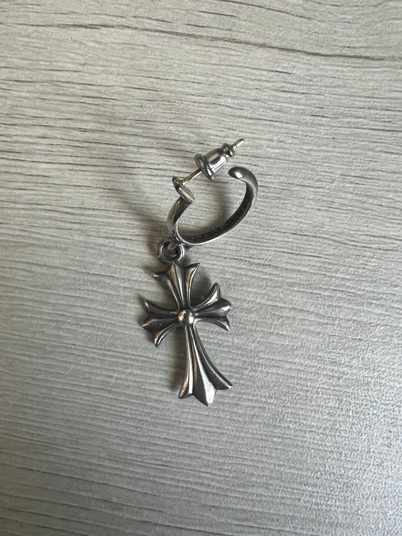 クロムハーツCHタイニークロスフープピアス