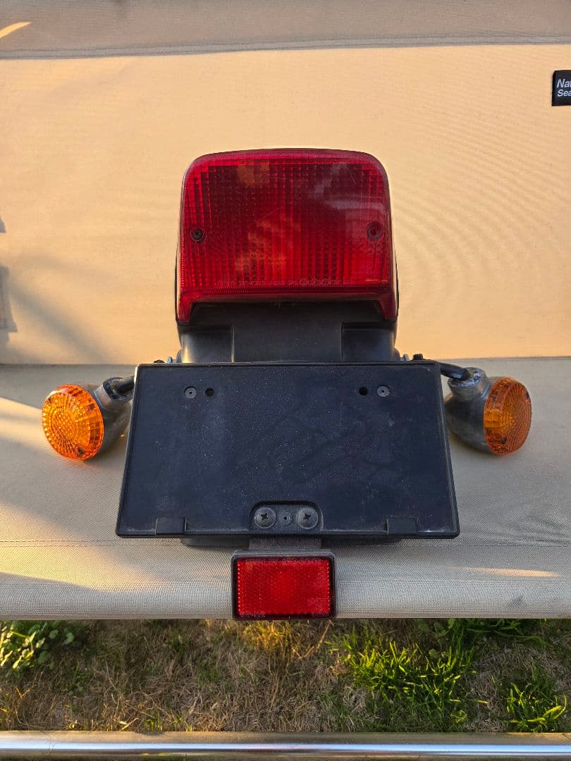 ゼファー純正 テールランプ ナンバープレートホルダー