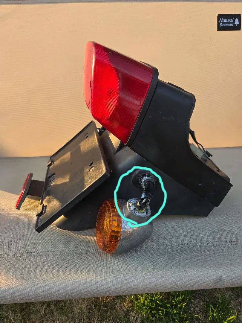 ゼファー純正 テールランプ ナンバープレートホルダー