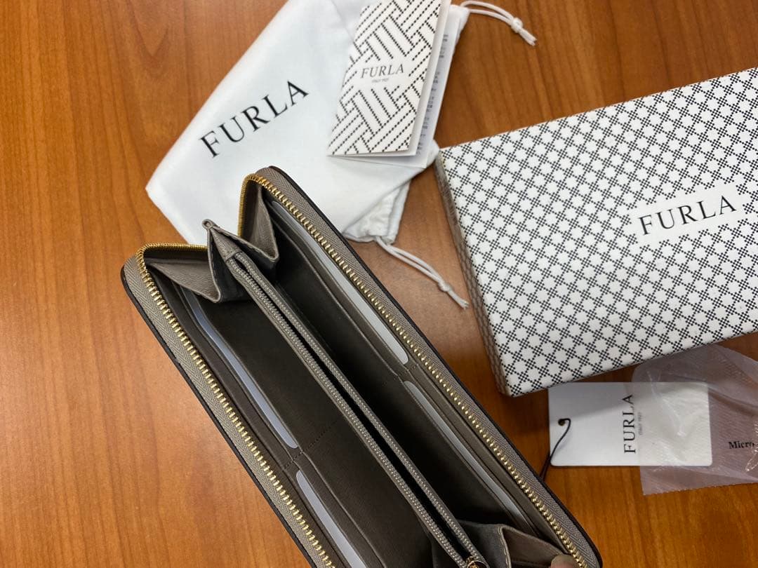 新品未使用品　フルラ　FURLA 長財布　カラーグレイッシュ