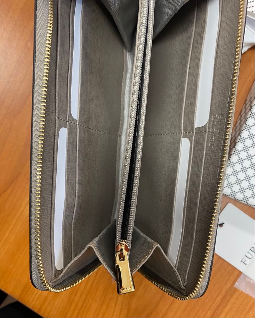 新品未使用品　フルラ　FURLA 長財布　カラーグレイッシュ