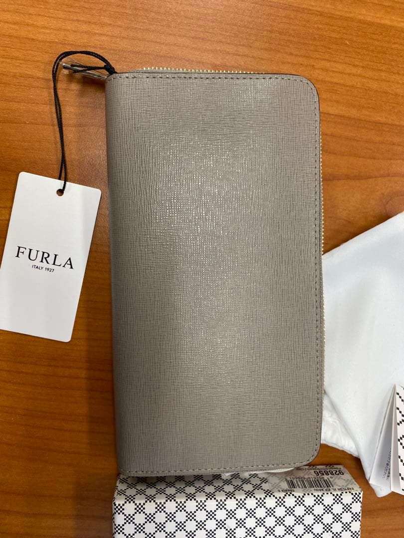 新品未使用品　フルラ　FURLA 長財布　カラーグレイッシュ