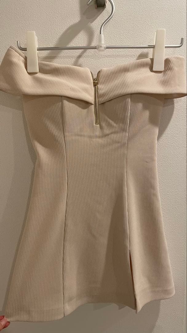 sugar オフショルダー ベージュミニドレス