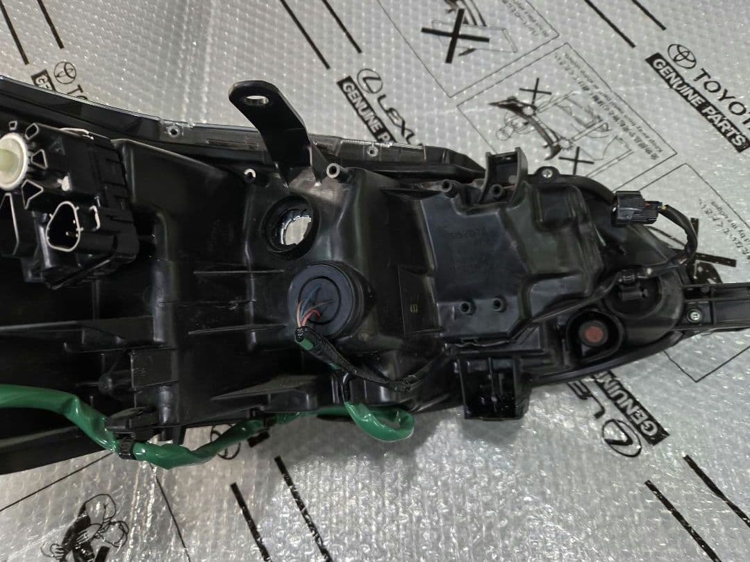 トヨタ　 カローラフィールダー　LED左ヘッドライト NRE161G 16系