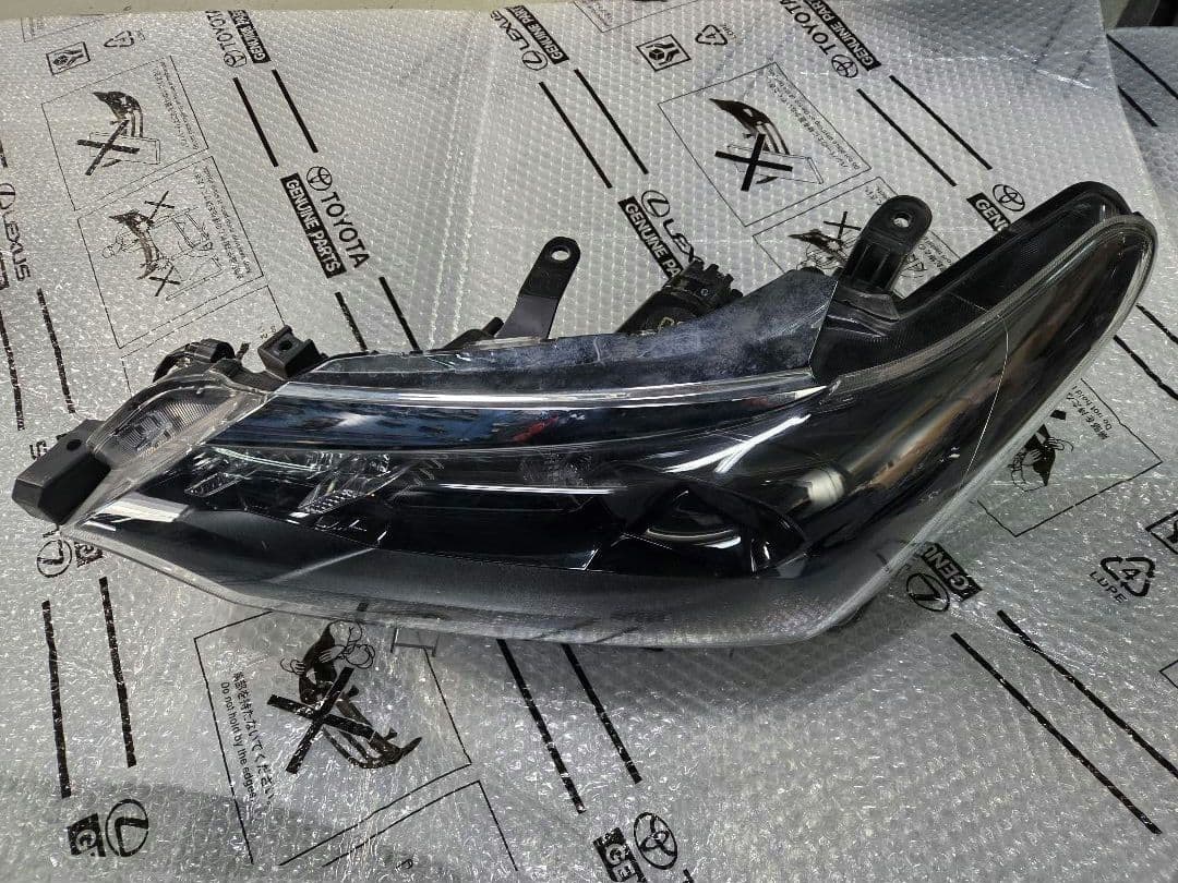 トヨタ　 カローラフィールダー　LED左ヘッドライト NRE161G 16系