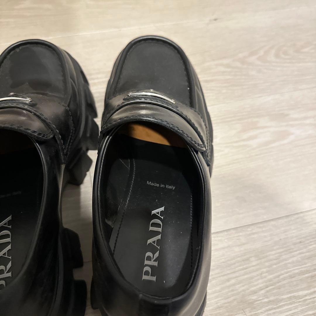PRADA モノリス　ローファー