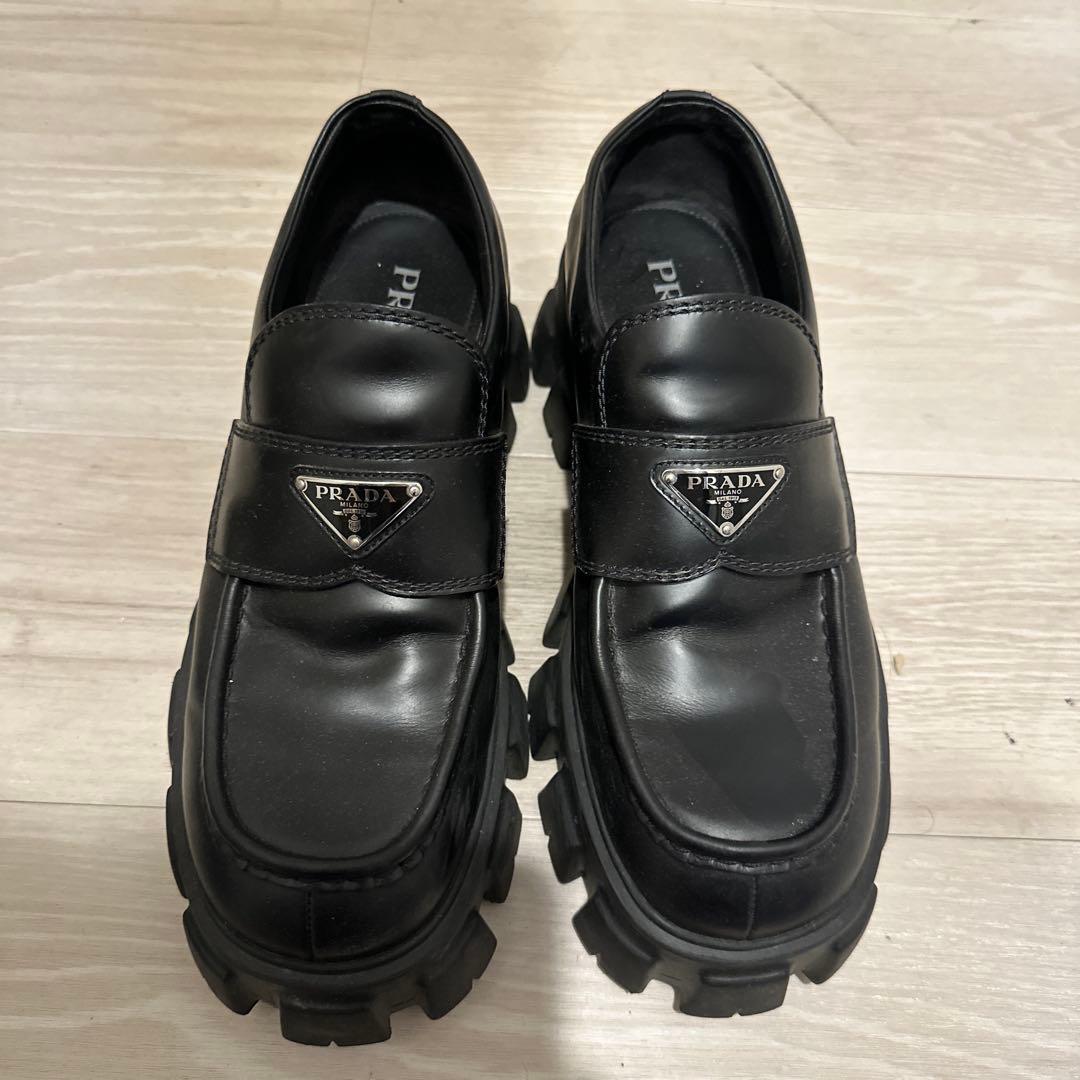 PRADA モノリス　ローファー