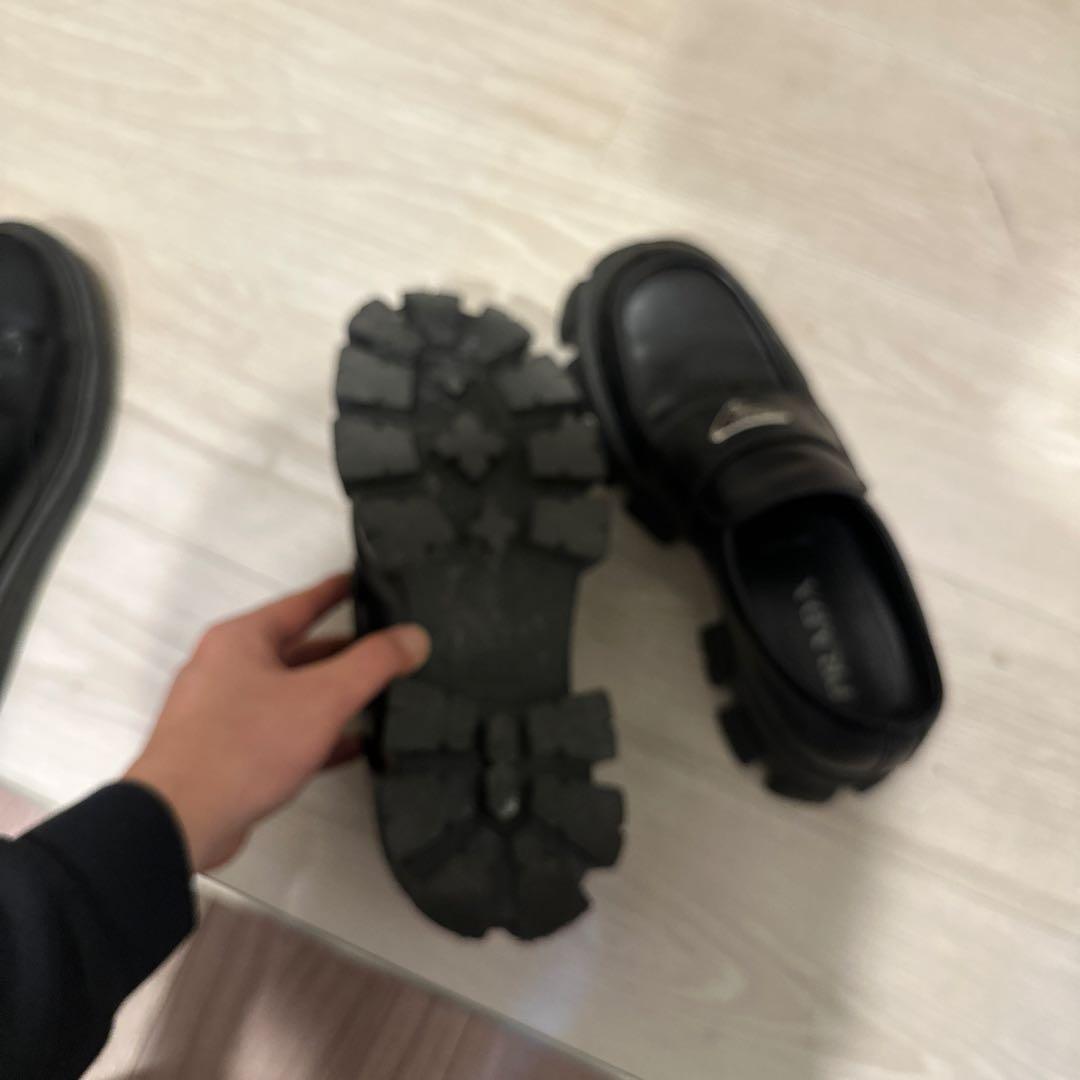 PRADA モノリス　ローファー