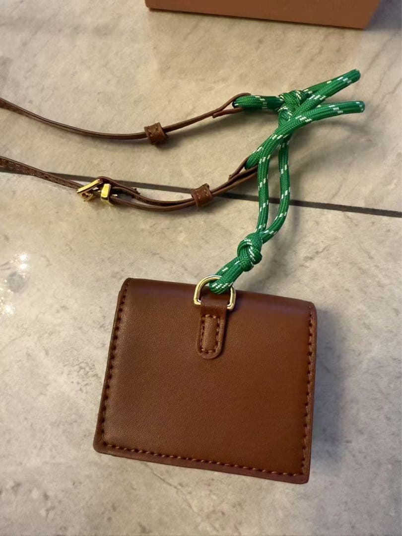 ミュウミュウ　miumiu レザーxコード トリック