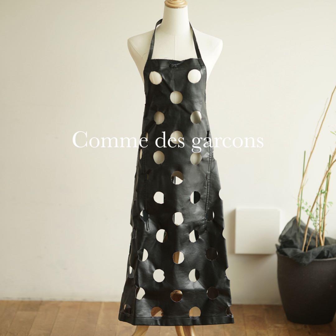 ブラック コムデギャルソン フェイクレザー パンチング エプロン ワンピース