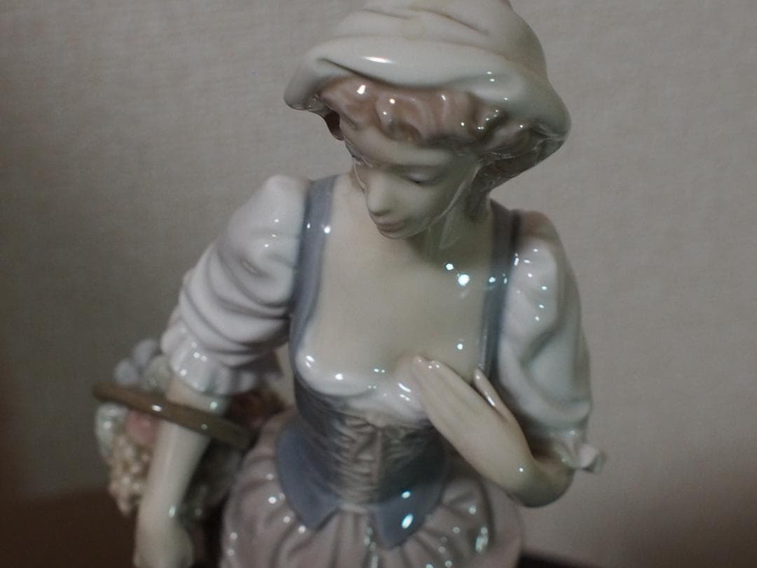 ★LLADRO　リヤドロ　花籠を持つ乙女　美品