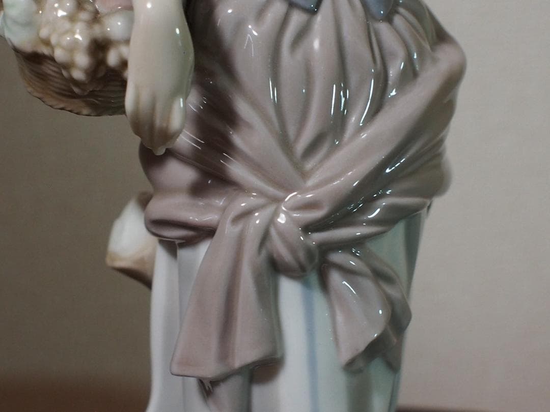 ★LLADRO　リヤドロ　花籠を持つ乙女　美品