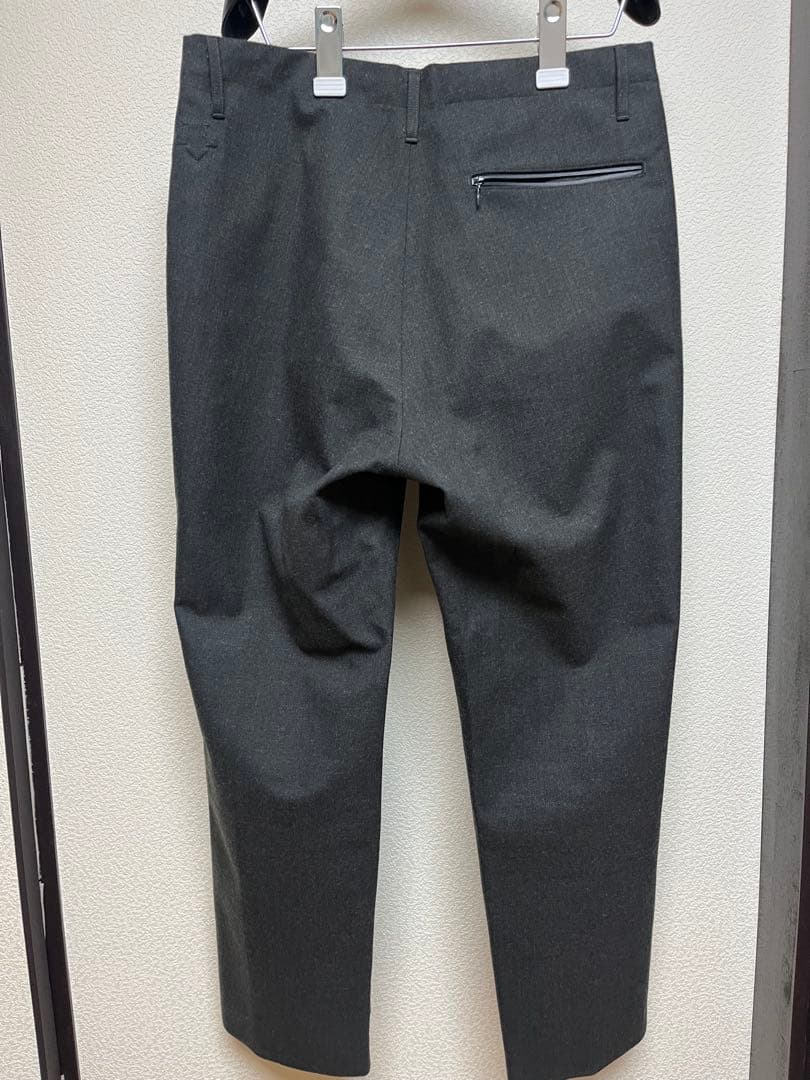 a*k様 デサントポーズ　ダークグレー スーツ