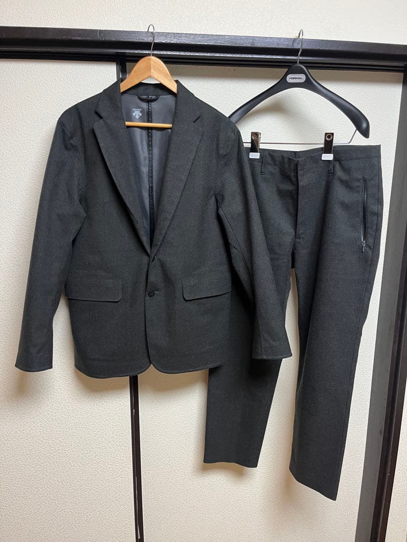 a*k様 デサントポーズ　ダークグレー スーツ
