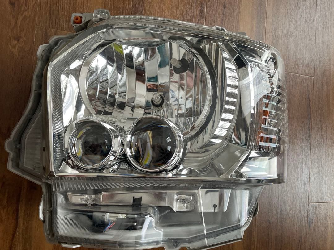 【送料込】　ハイエース4型ダークプライム　純正　LED ヘッドライト　左右セット