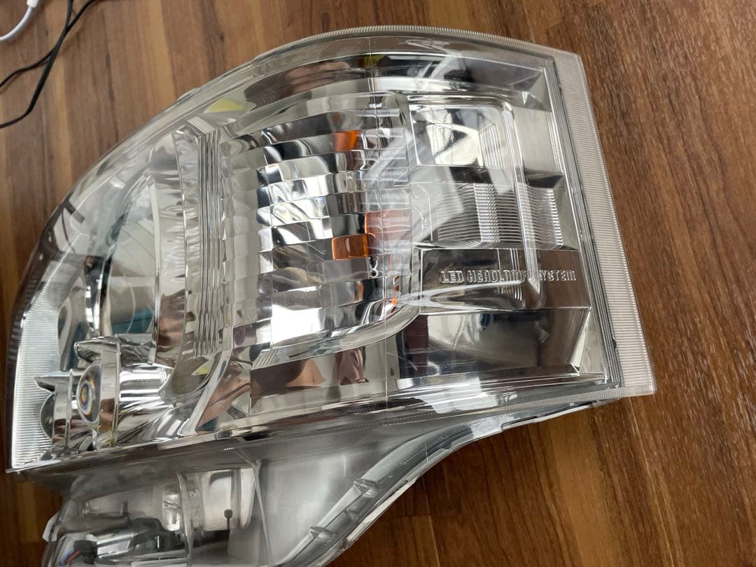 【送料込】　ハイエース4型ダークプライム　純正　LED ヘッドライト　左右セット