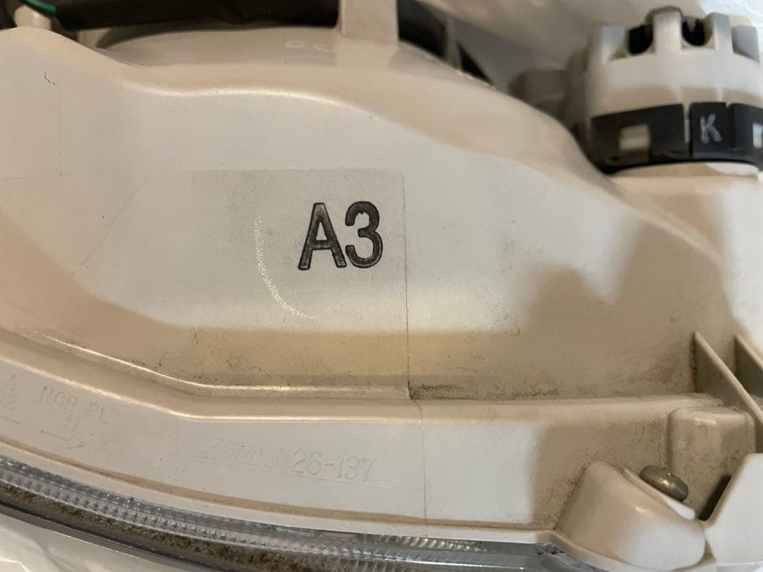 【送料込】　ハイエース4型ダークプライム　純正　LED ヘッドライト　左右セット