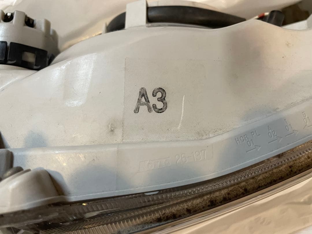 【送料込】　ハイエース4型ダークプライム　純正　LED ヘッドライト　左右セット