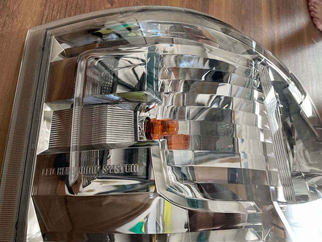 【送料込】　ハイエース4型ダークプライム　純正　LED ヘッドライト　左右セット