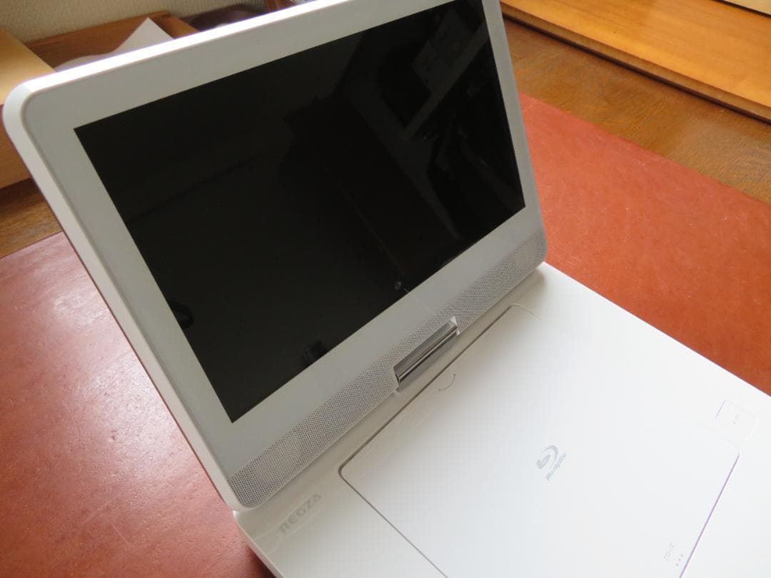 東芝 REGZA　ポータブルBDプレーヤー　SD-BP900S【美品】