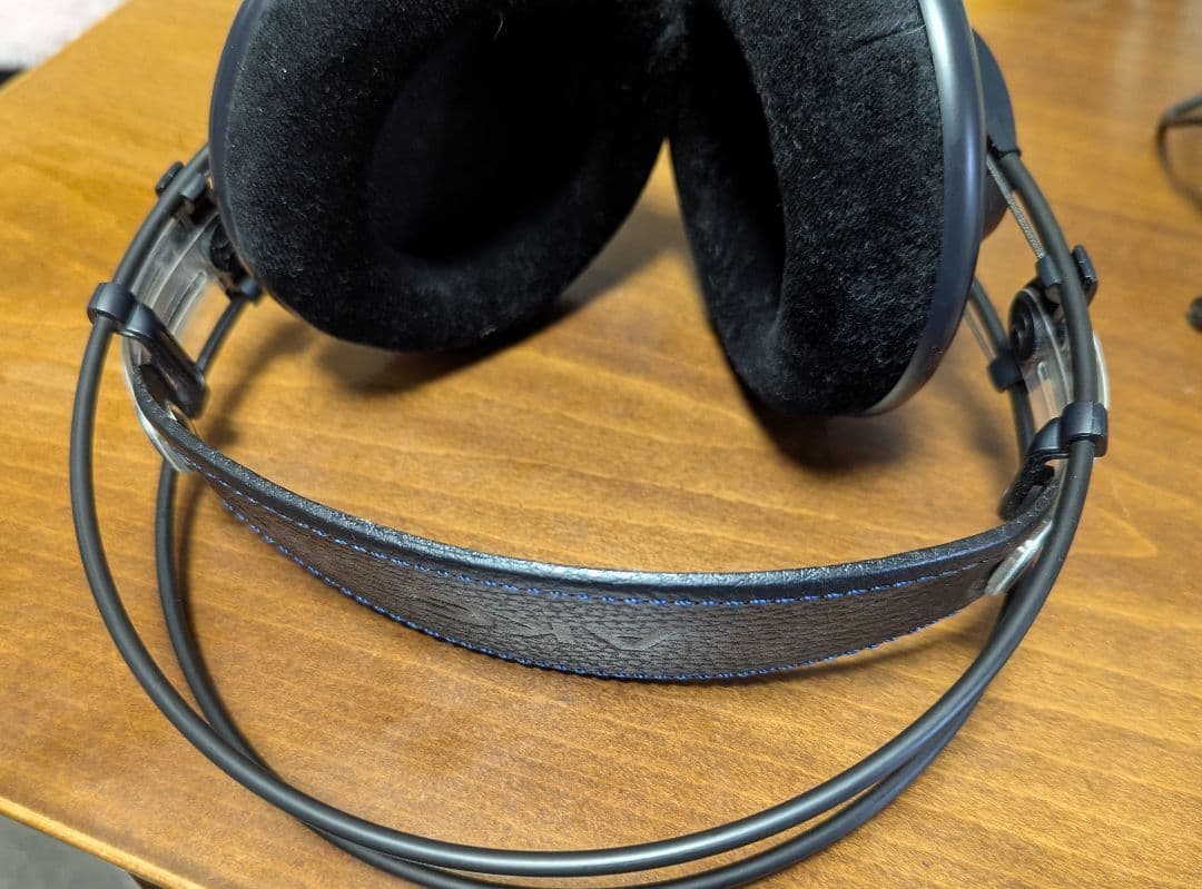 AKG K702 ヘッドホン ほぼ未使用の美品 本体とケーブルのみ