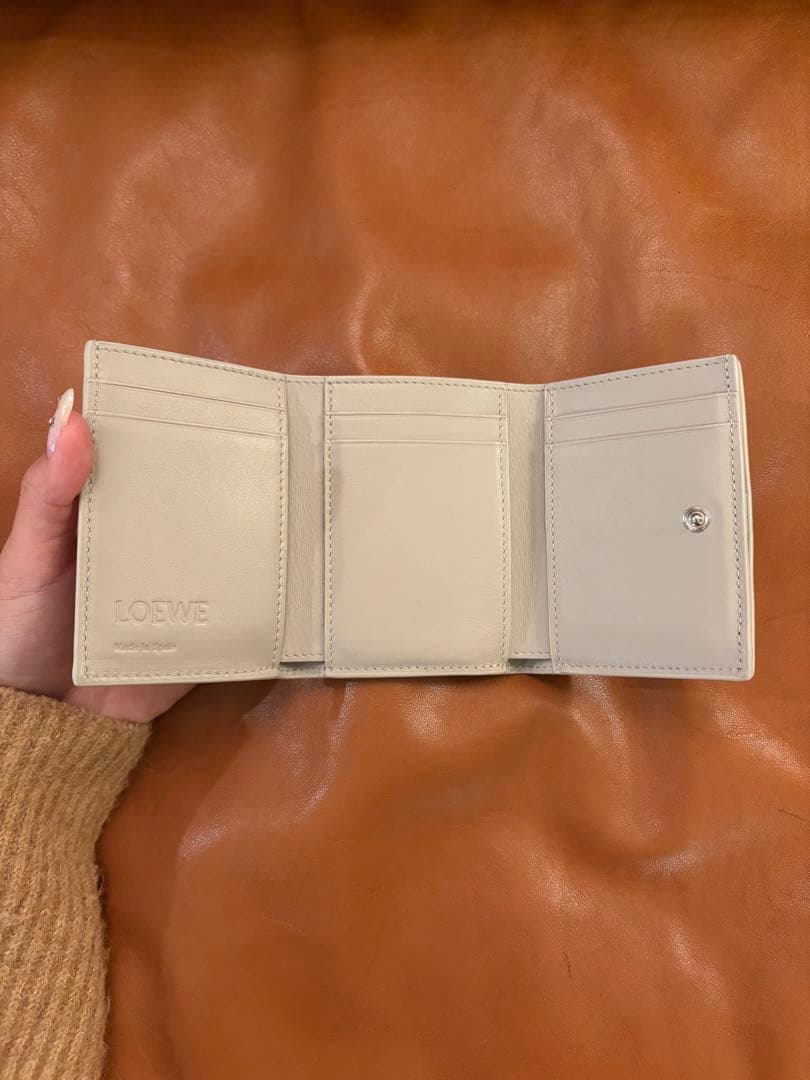 LOEWE アイボリー 三つ折り財布